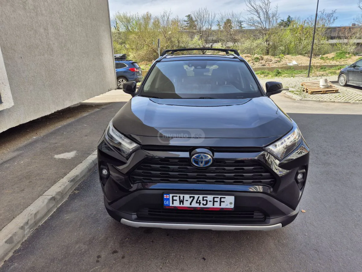 Toyota RAV 4 - фото 1
