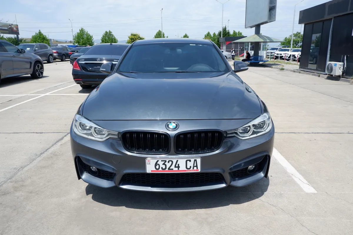 BMW 330 - фото 1