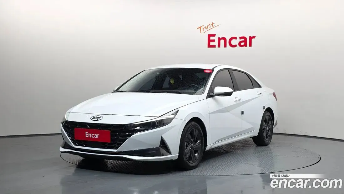 Hyundai Elantra - фото 1