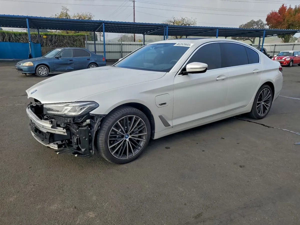 BMW 530E - фото 1