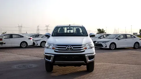 Toyota Hilux - фото 1