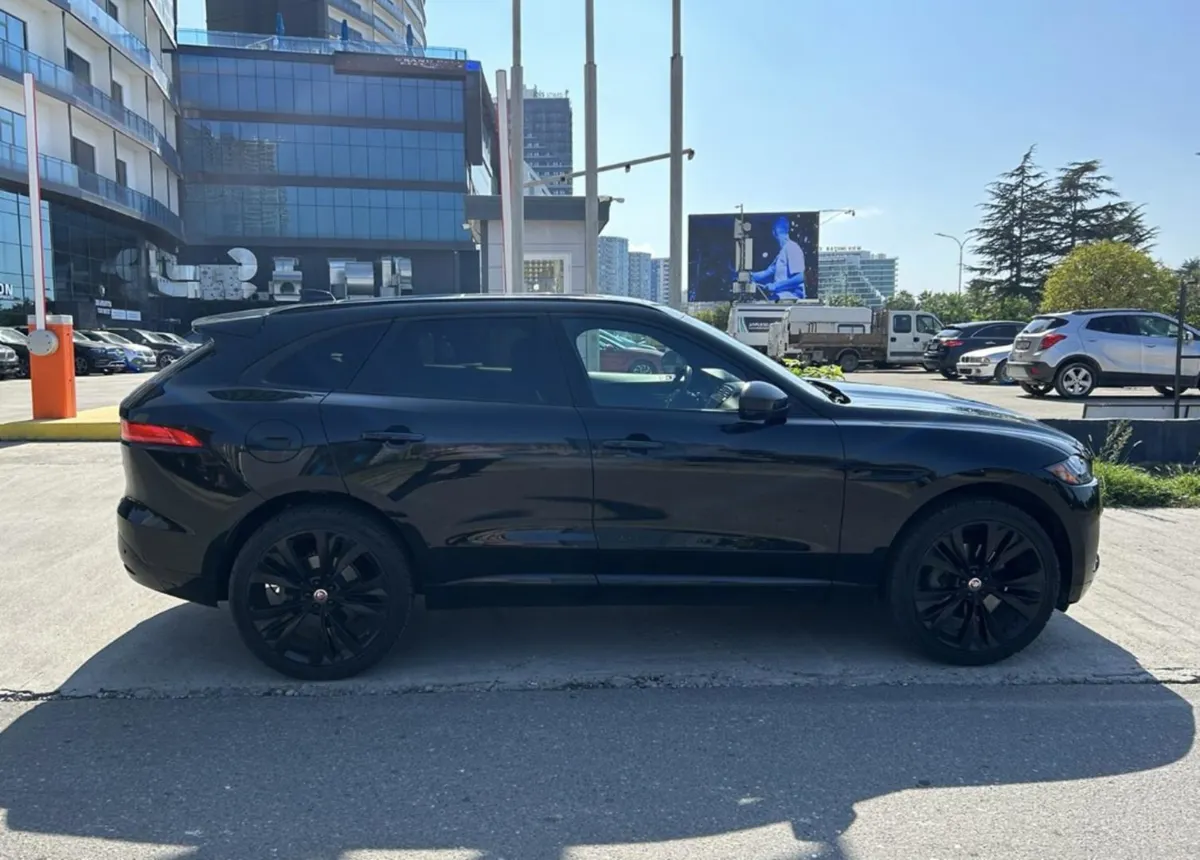 Jaguar F-Pace - фото 1