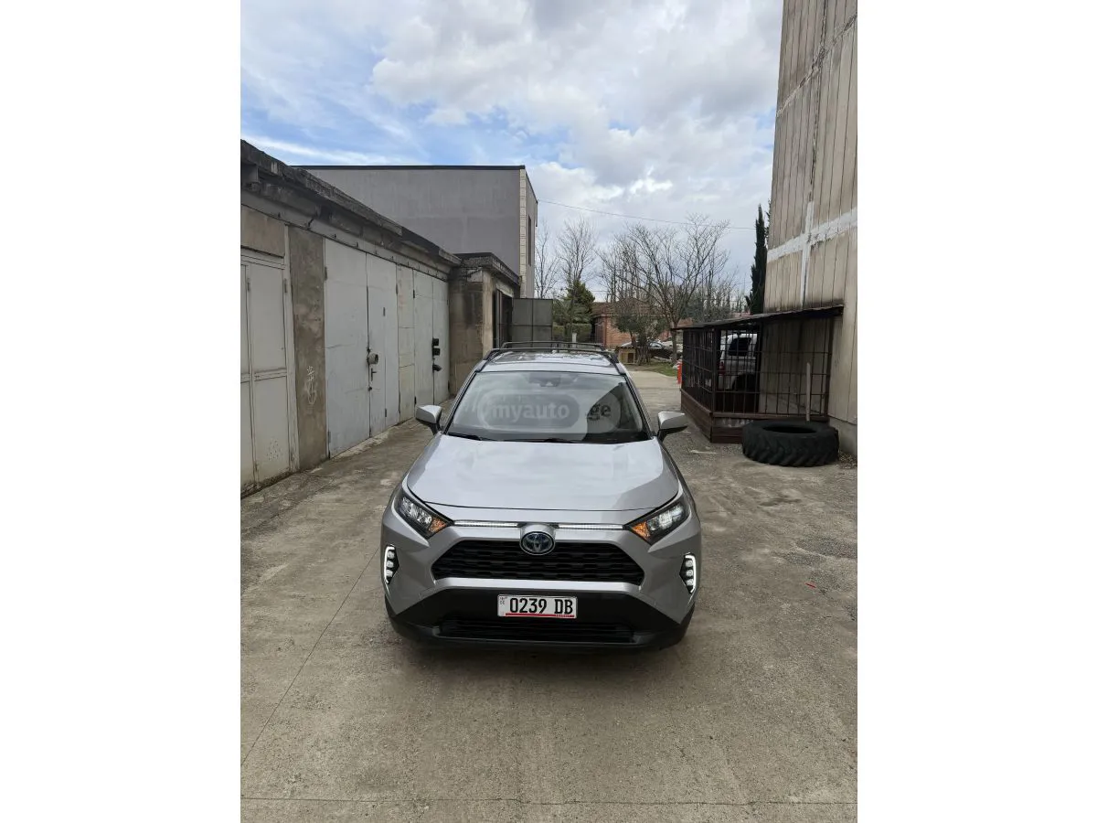 Toyota RAV 4 - фото 1