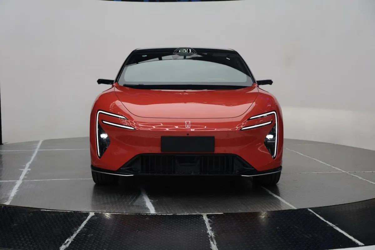 Avatr 06 - фото 1