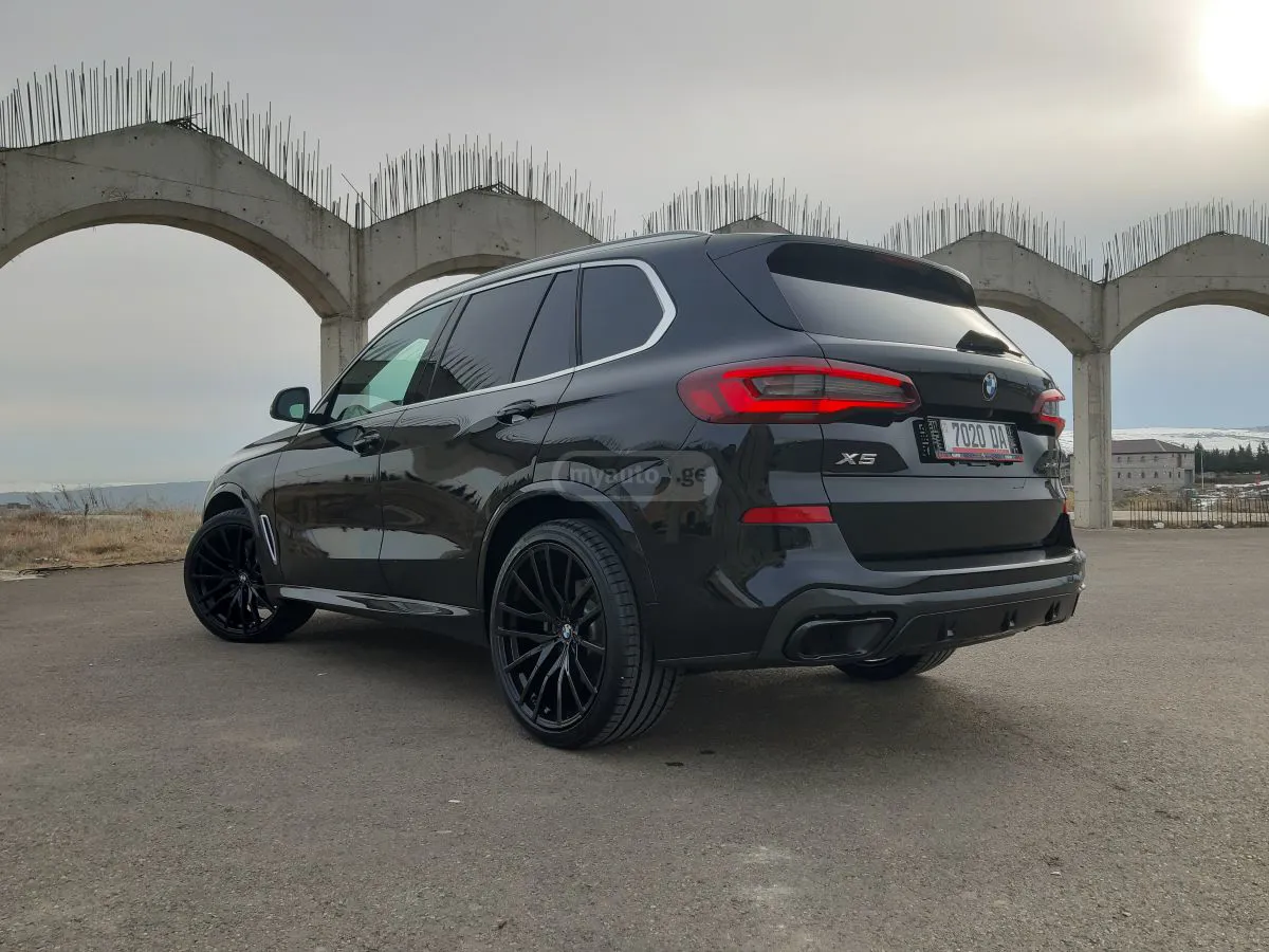 BMW X5 - фото 1