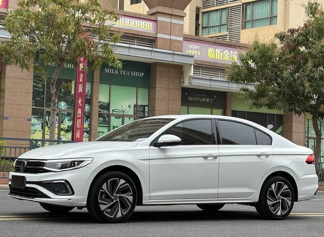 Volkswagen Bora - фото 1