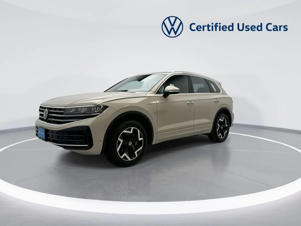Volkswagen Touareg - фото 1