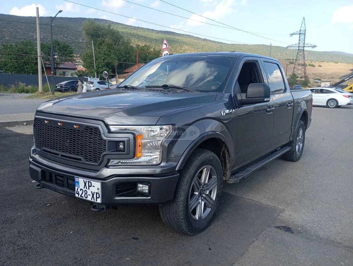 Ford F150 - фото 1