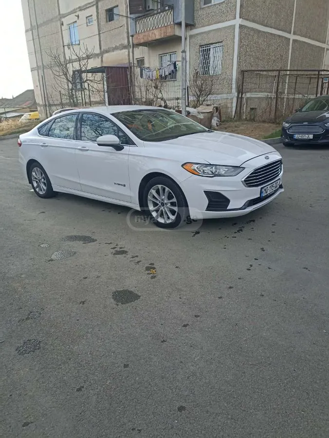 Ford Fusion - фото 1