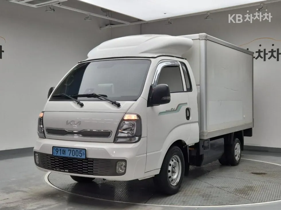Kia 더 뉴 봉고3 EV 내장탑차 1톤 표준형 킹캡 초장축 기본형 - фото 1