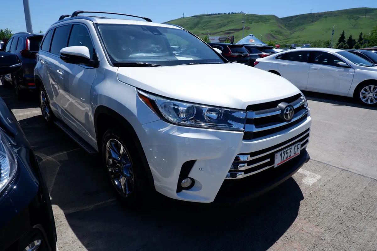 Toyota Highlander - фото 1