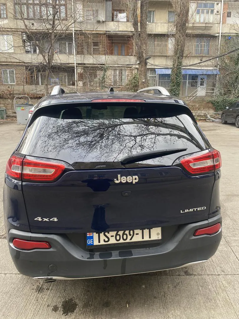 Jeep Cherokee - фото 1