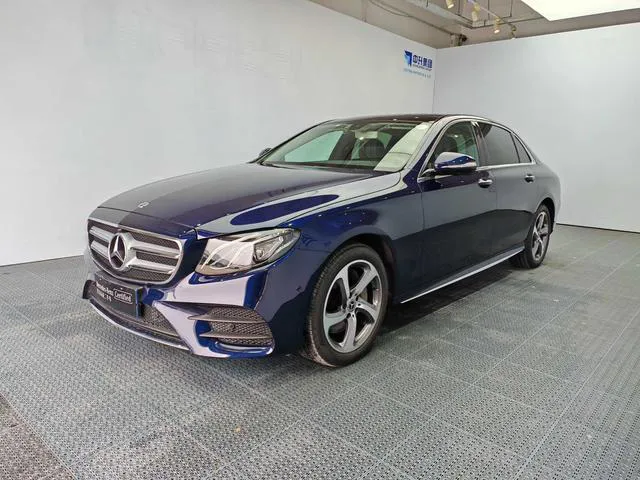 Mercedes-Benz E-Class - фото 1