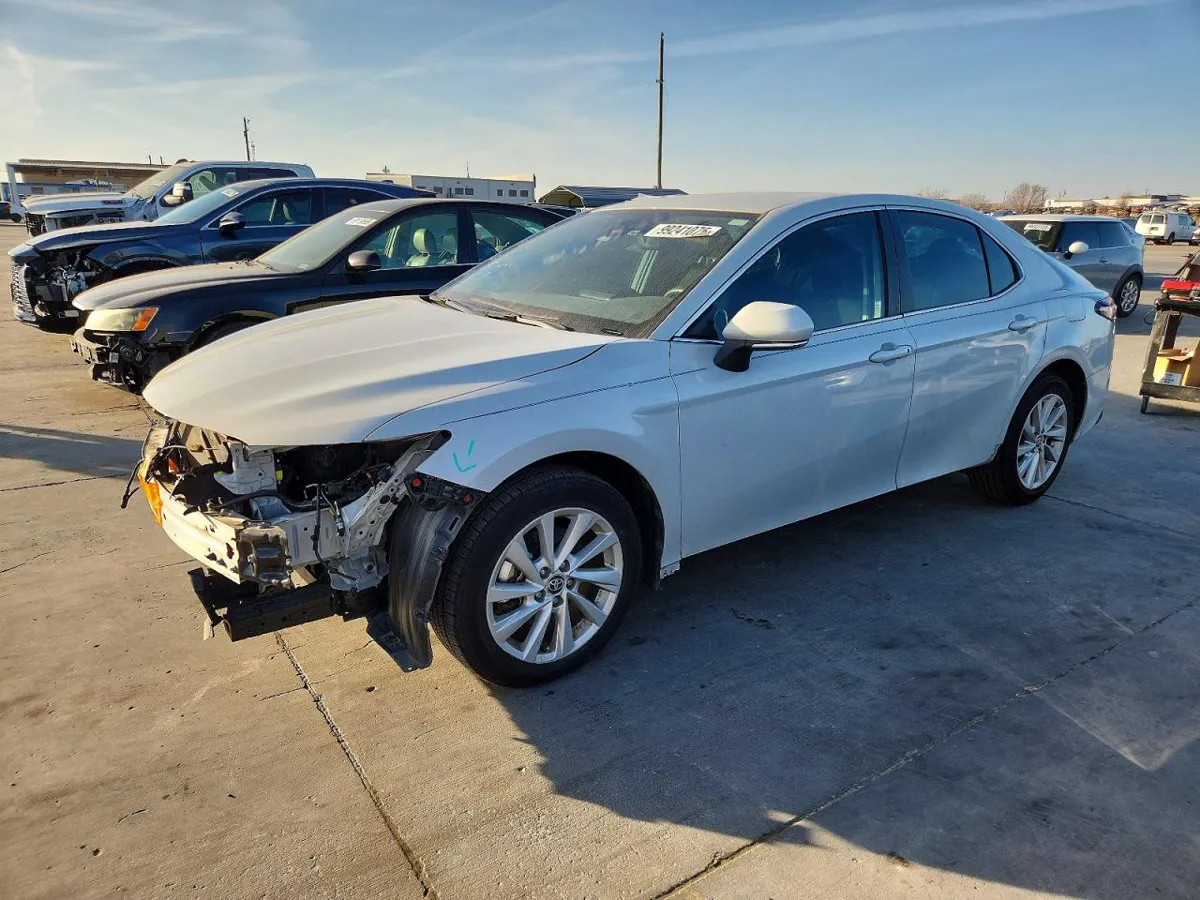 TOYOTA CAMRY - фото 1