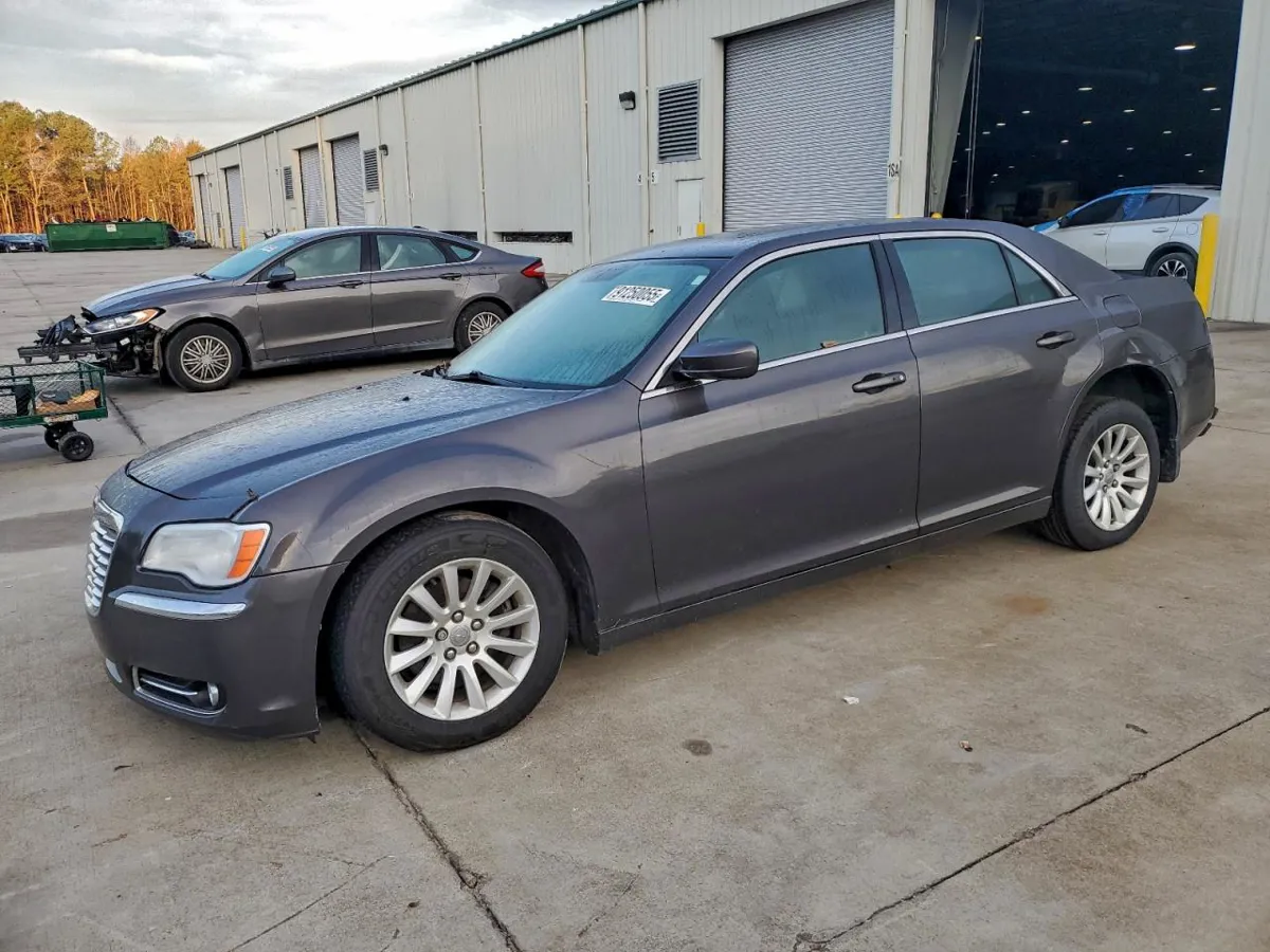 CHRYSLER 300 - фото 1