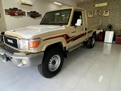 Toyota Land Cruiser 70 Series - фото 1