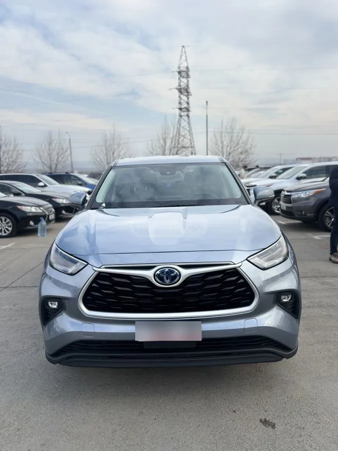 Toyota Highlander - фото 1