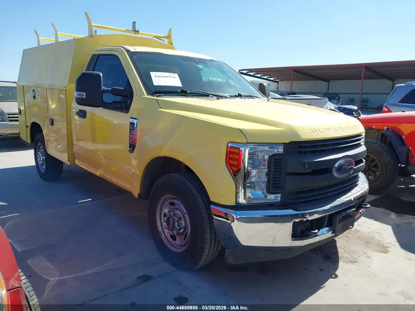 FORD F-350 XL - фото 1