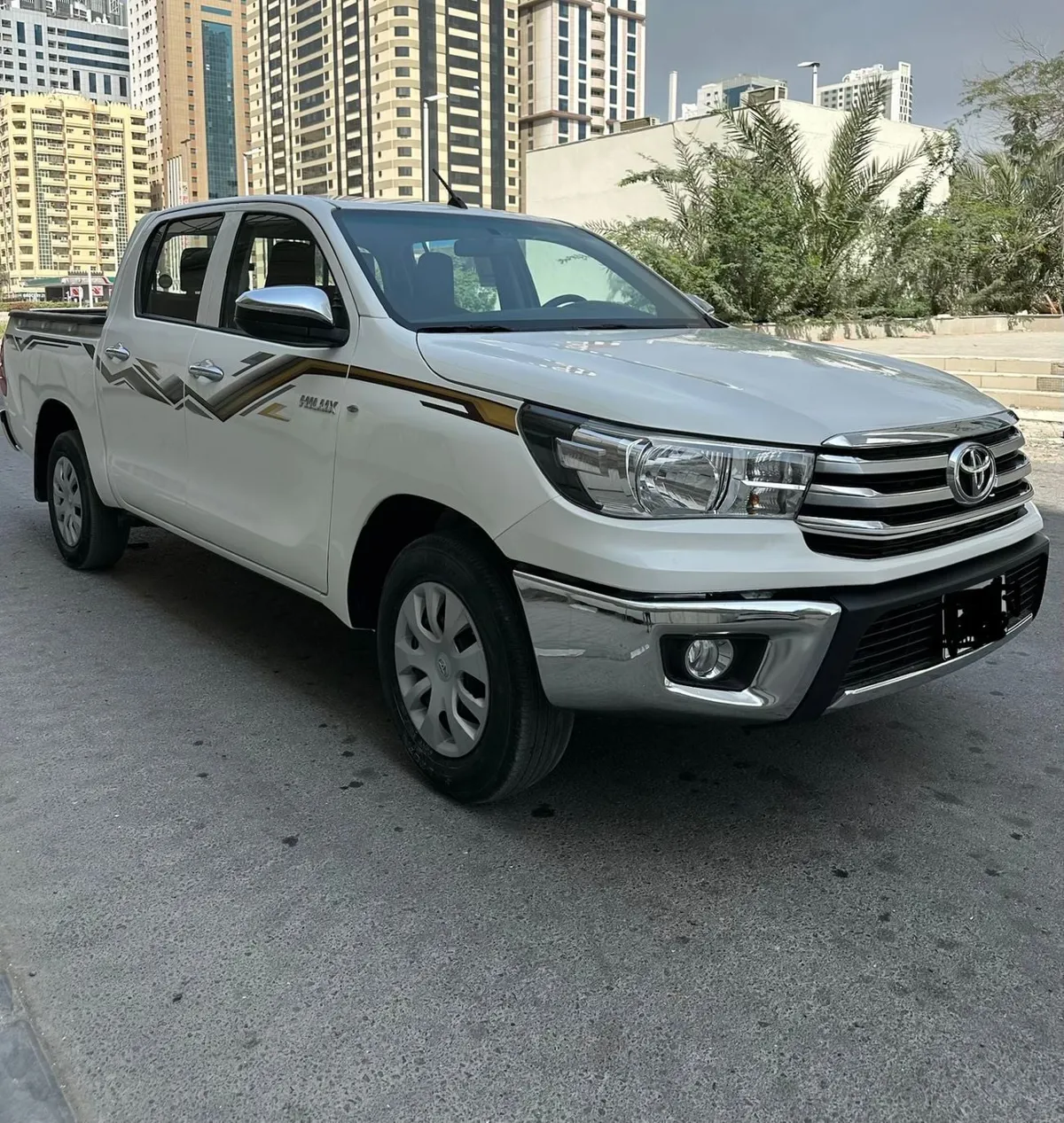 Toyota Hilux - фото 1