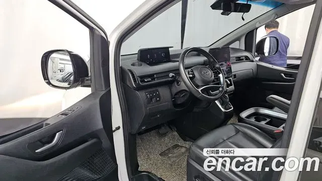 Hyundai Staria - фото 1