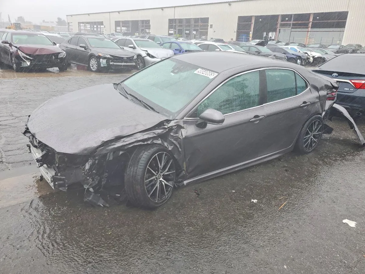 TOYOTA CAMRY - фото 1