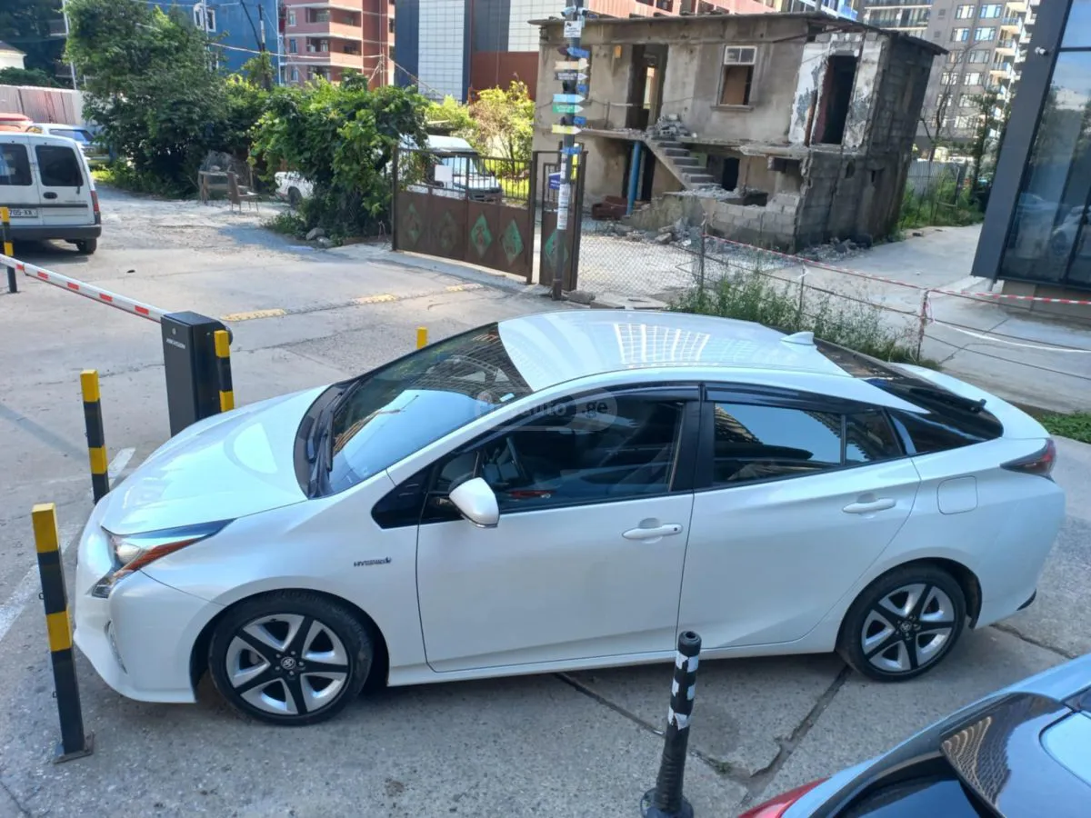 Toyota Prius - фото 1