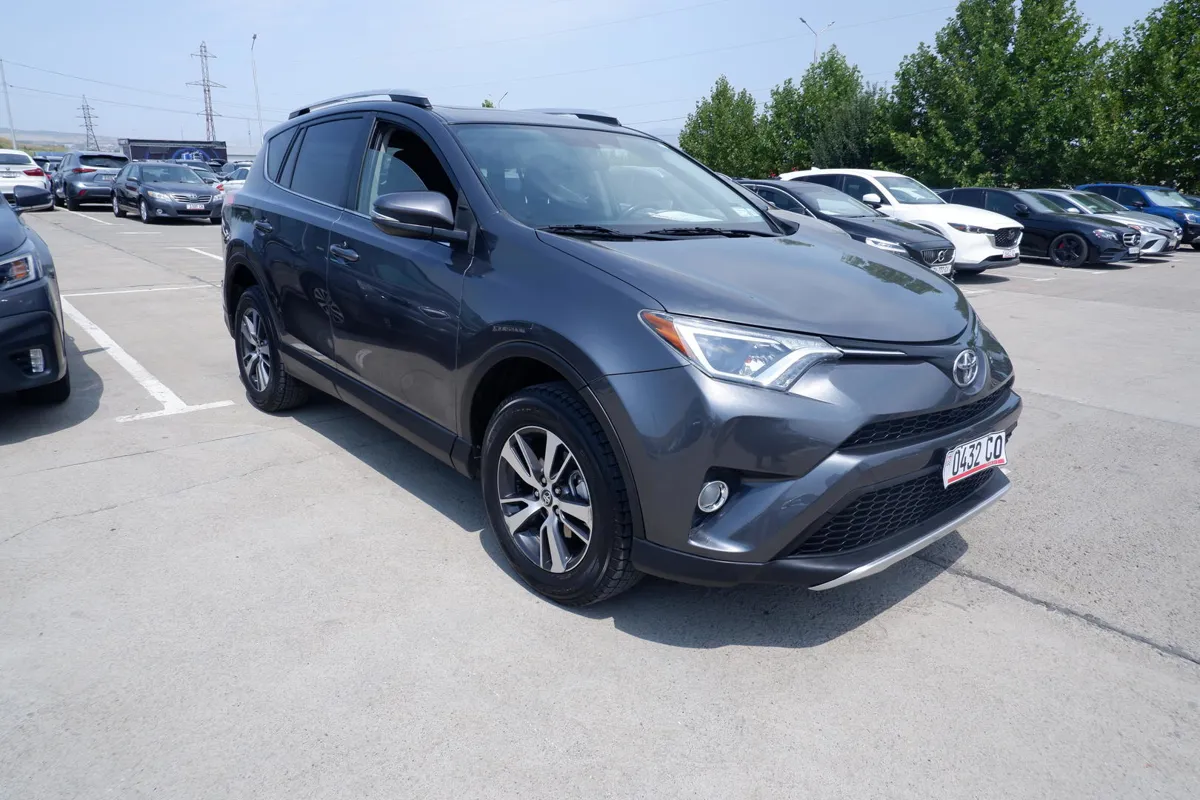 Toyota RAV 4 - фото 1