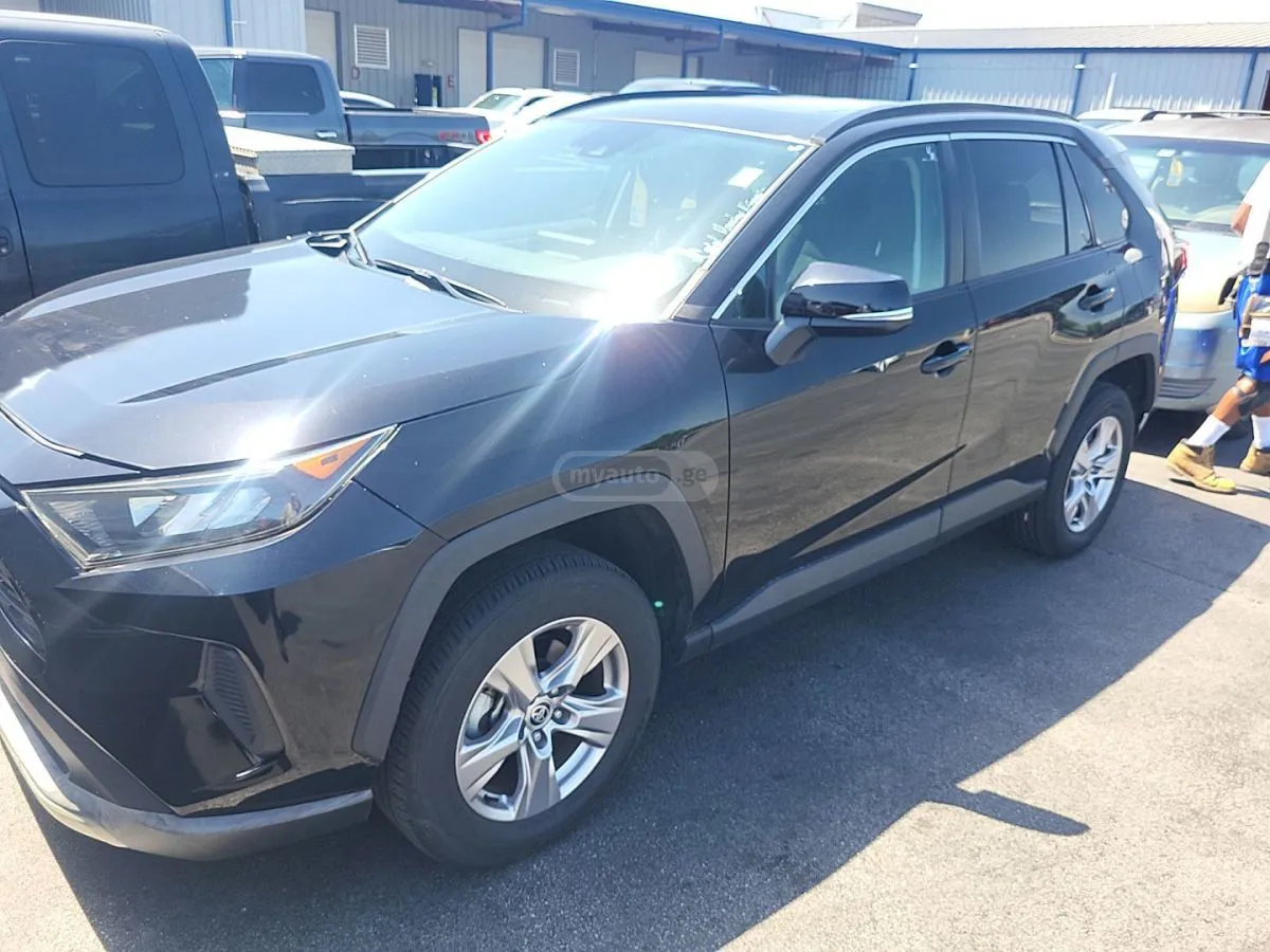 Toyota RAV 4 - фото 1