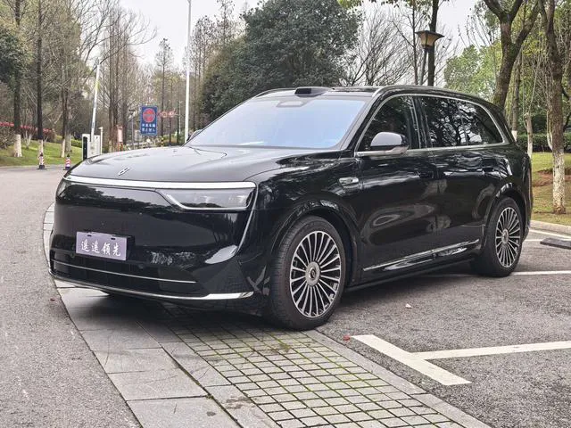 AITO M8 - фото 1