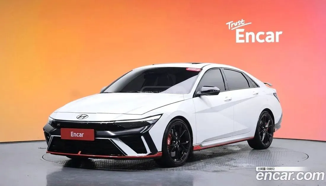 Hyundai Elantra - фото 1