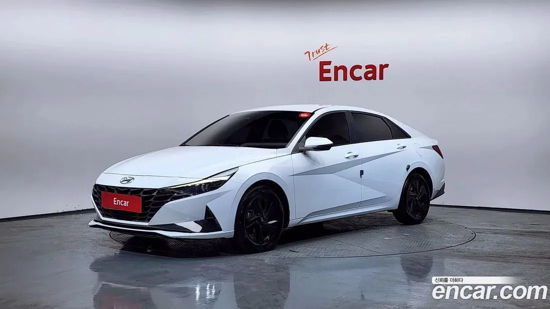 Hyundai Elantra - фото 1