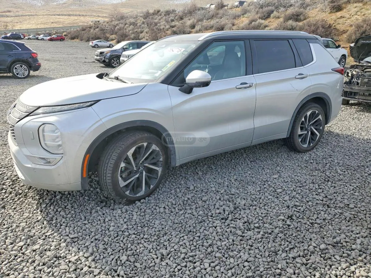 Mitsubishi Outlander - фото 1