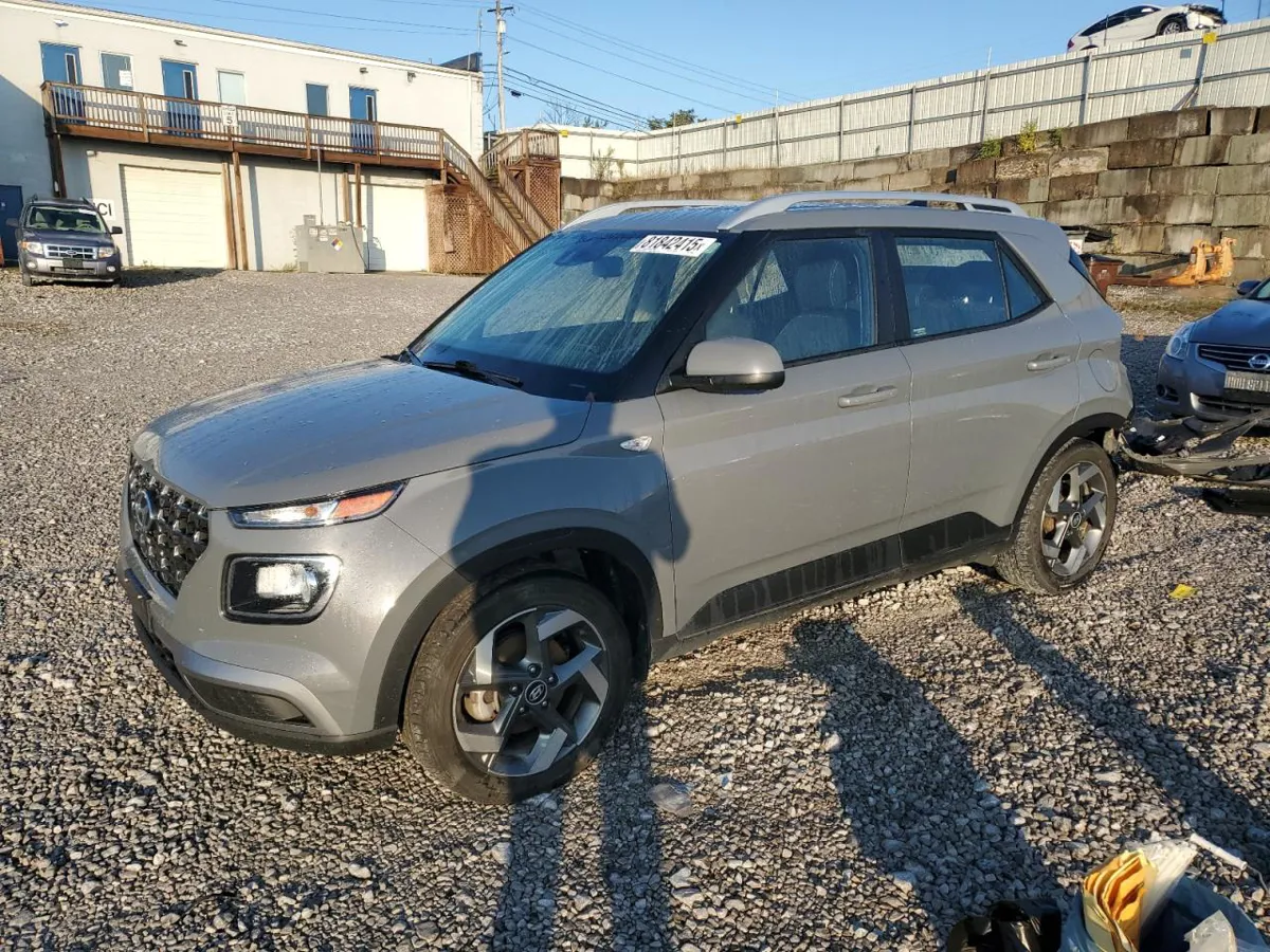 HYUNDAI VENUE - фото 1