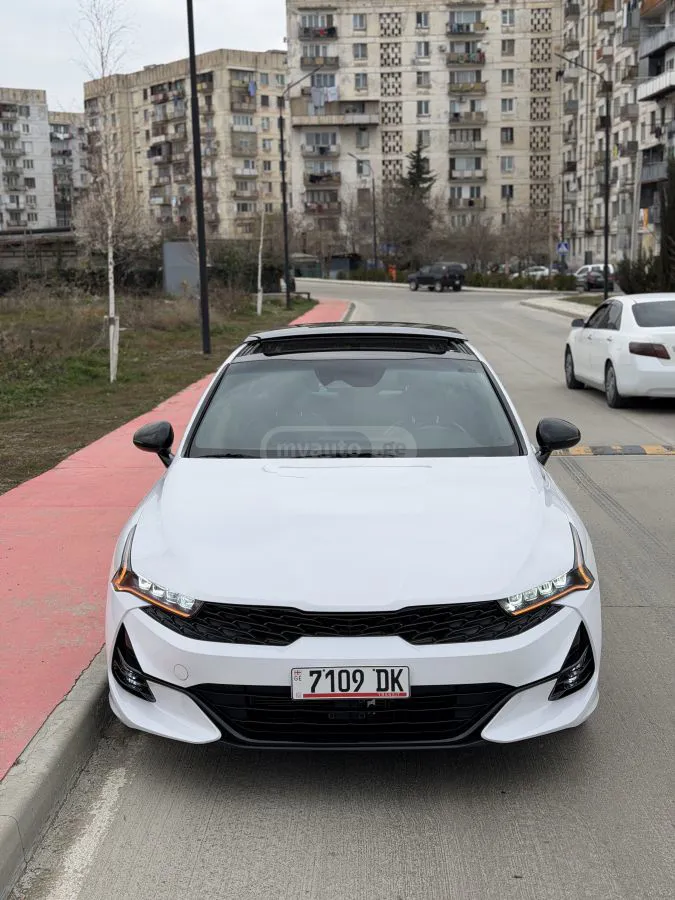 Kia K5 - фото 1