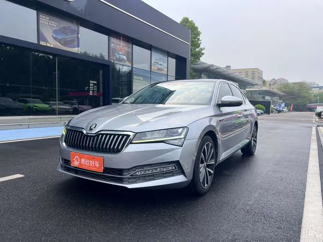Skoda Superb - фото 1