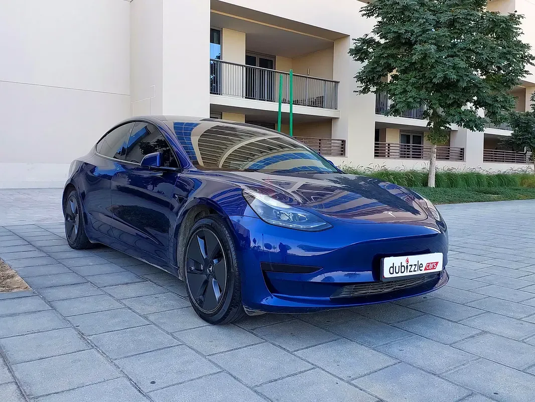 Tesla Model 3 - фото 1