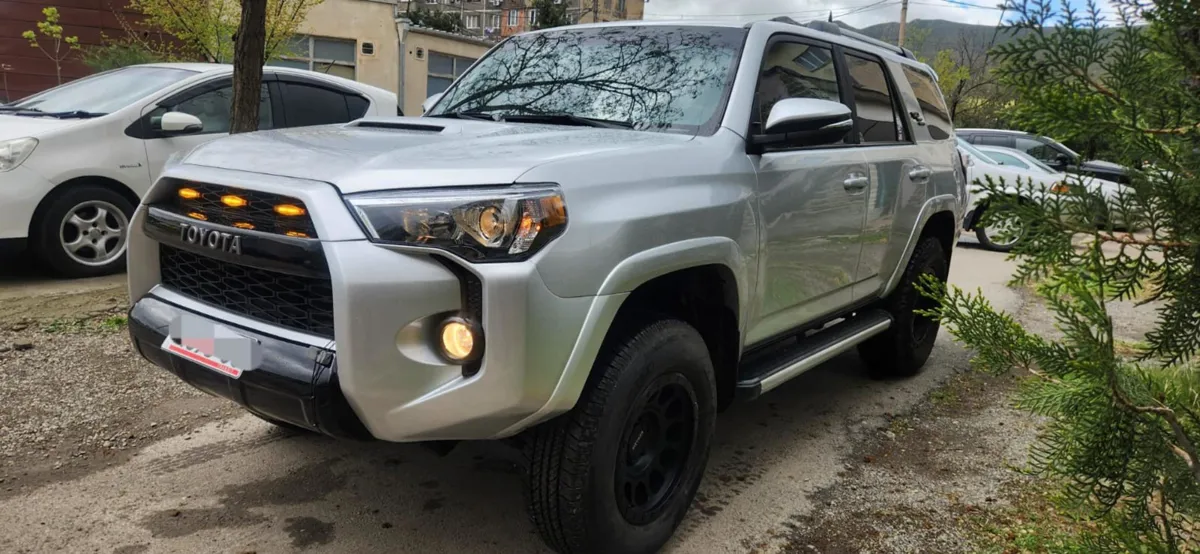 Toyota 4runner - фото 1