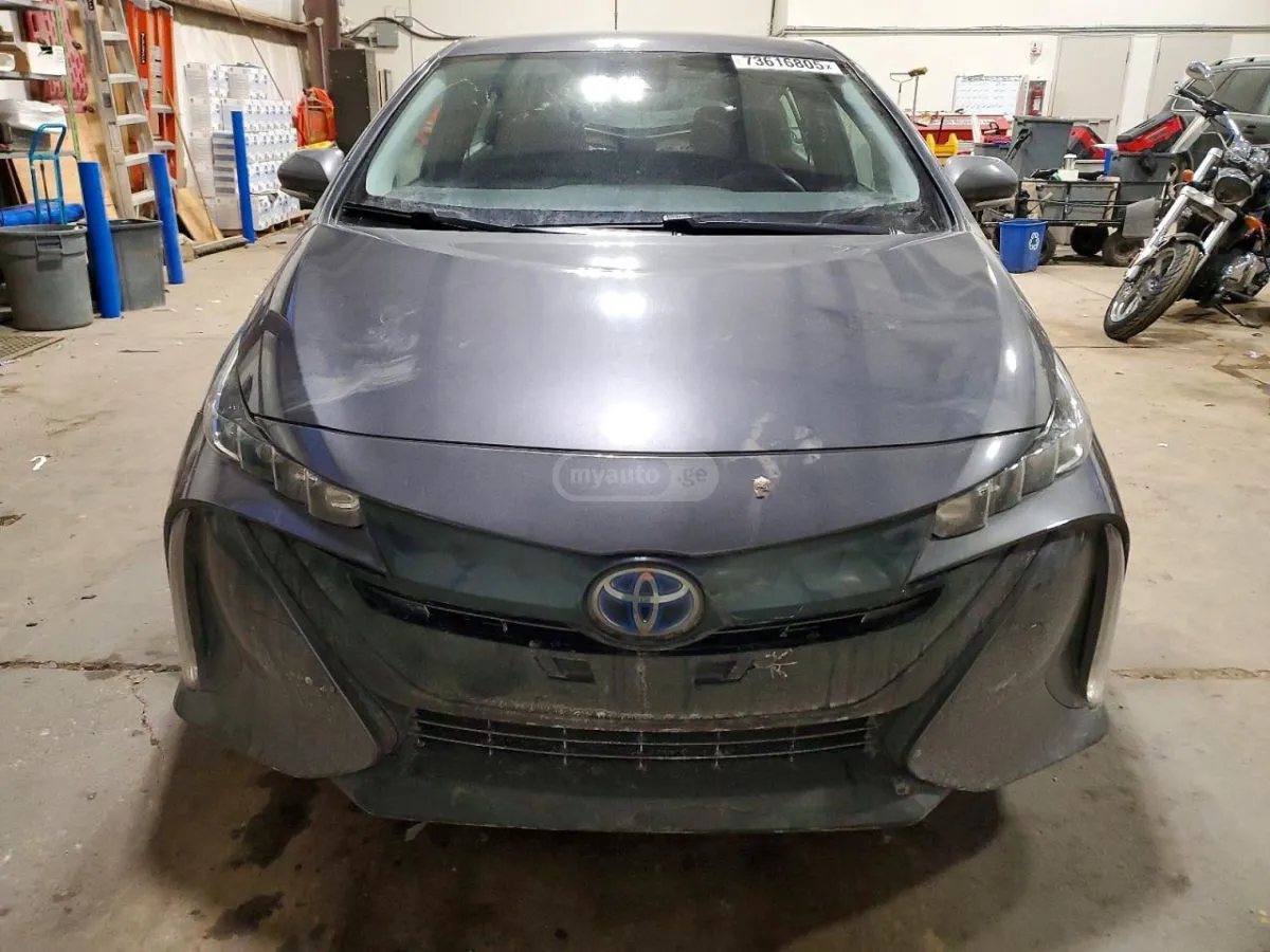 Toyota Prius Prime - фото 1