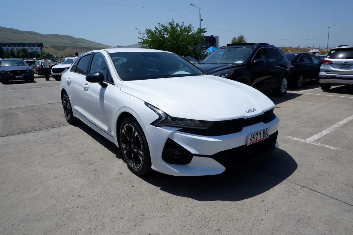 Kia K5 - фото 1