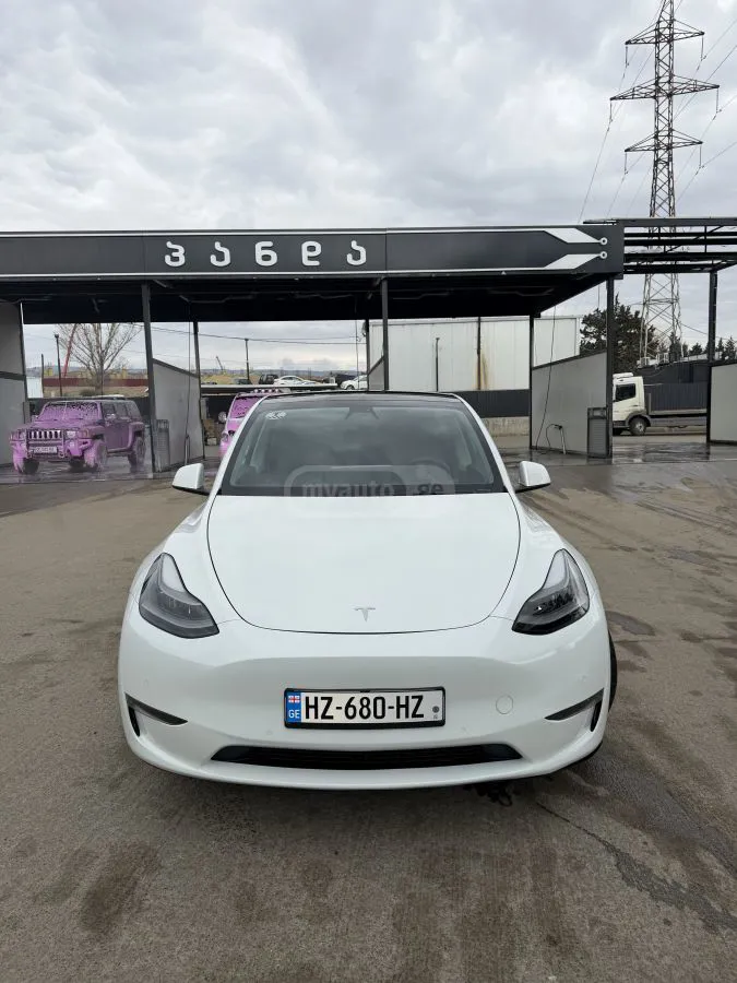 Tesla Model Y - фото 1