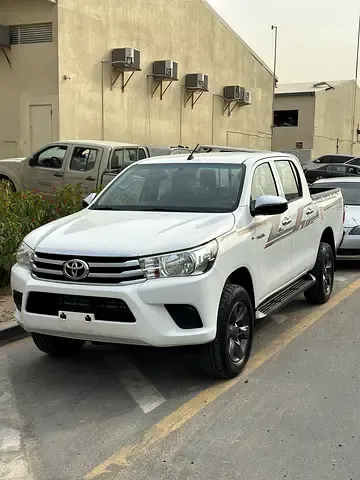 Toyota Hilux - фото 1