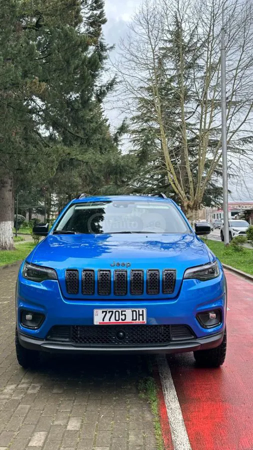 Jeep Cherokee - фото 1