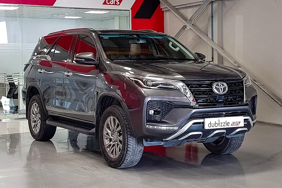Toyota Fortuner - фото 1