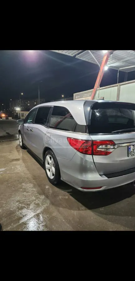 Honda Odyssey - фото 1