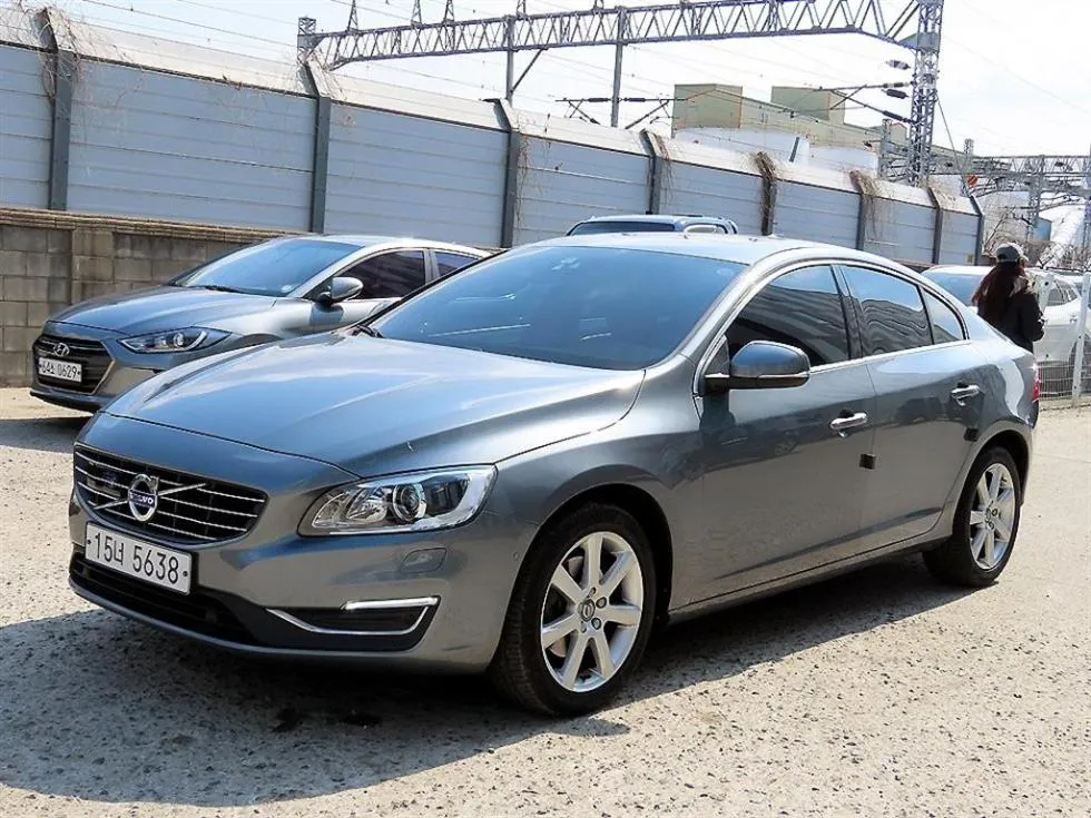 Volvo S60 D3 - фото 1