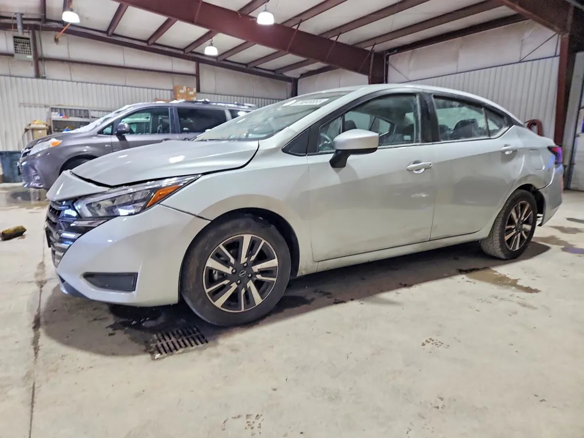 NISSAN VERSA - фото 1