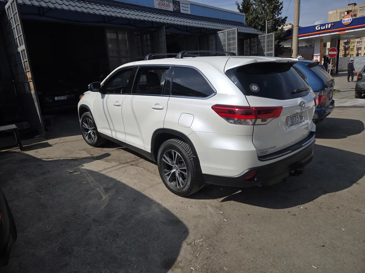 Toyota Highlander - фото 1