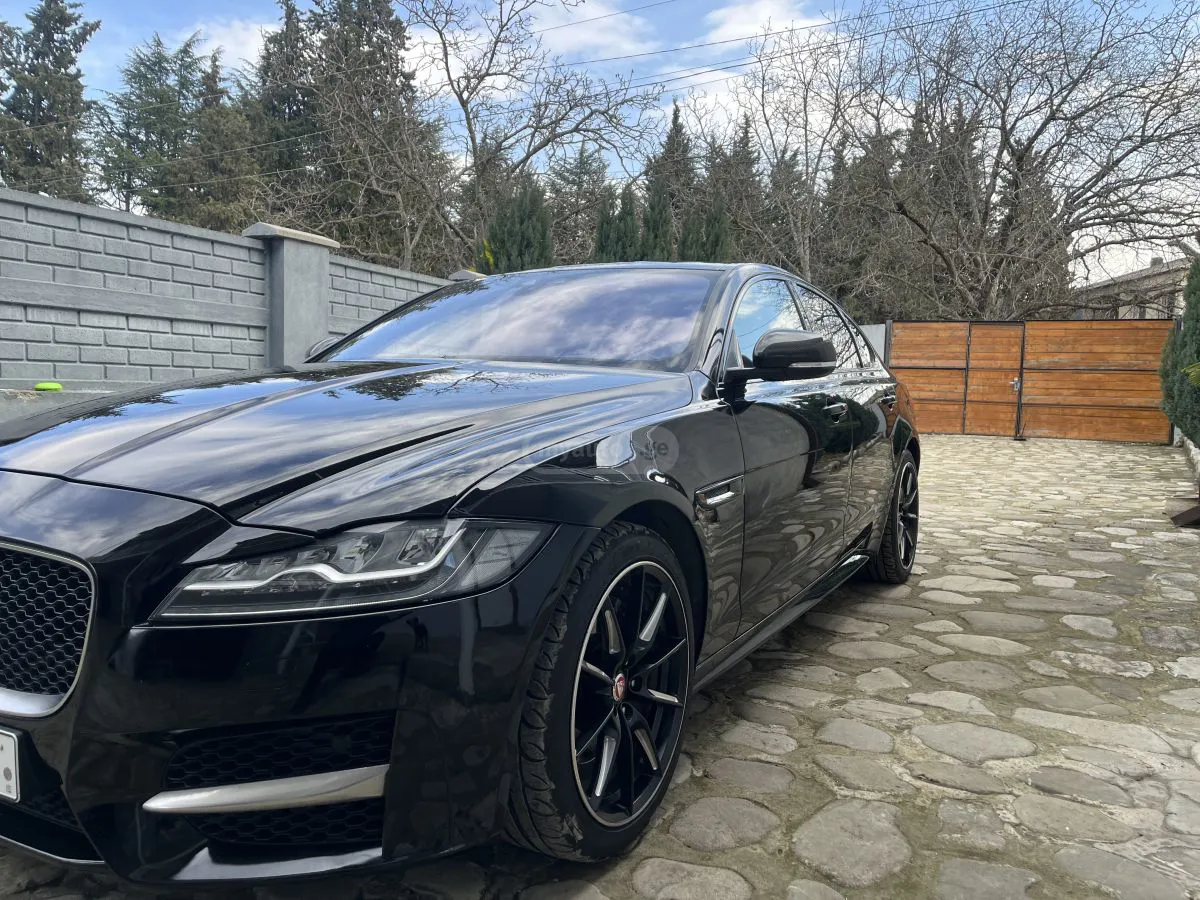 Jaguar XF - фото 1