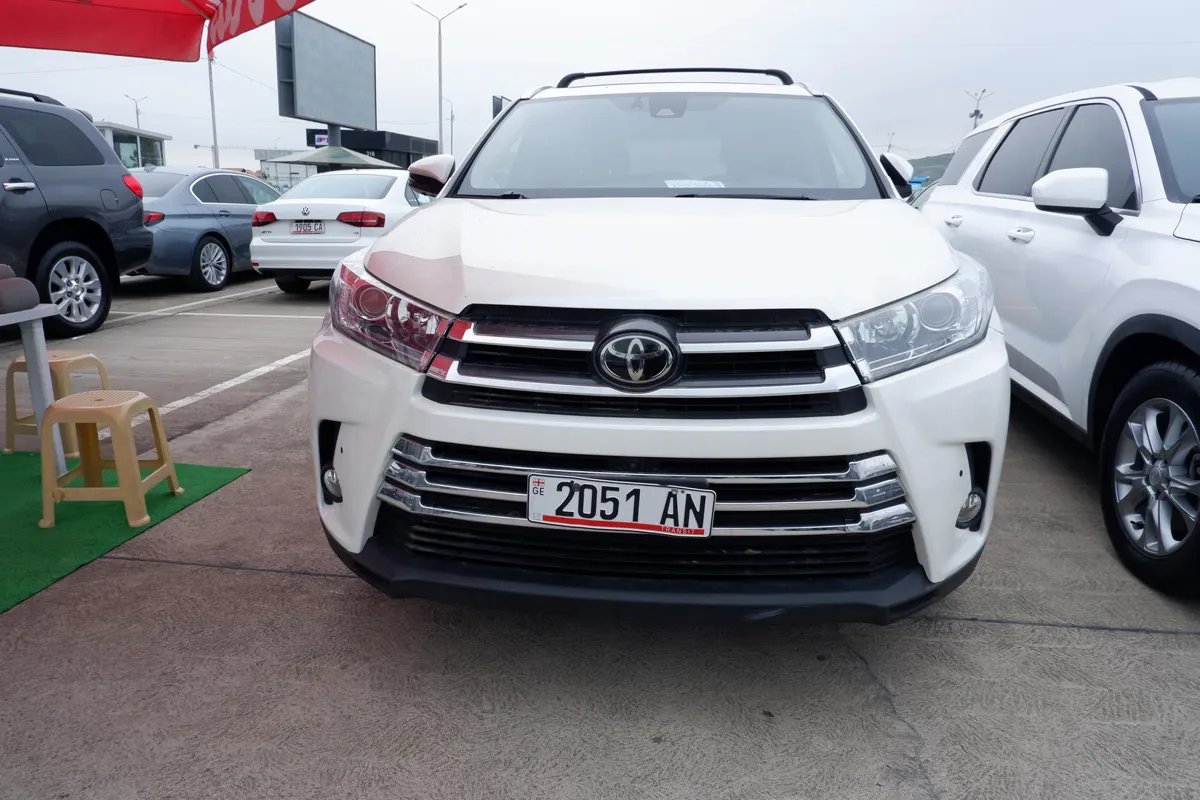 Toyota Highlander - фото 1