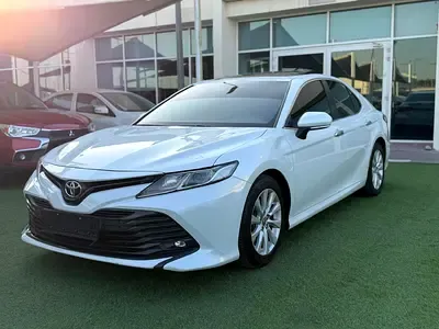 Toyota Camry - фото 1